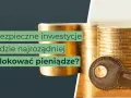 Klucz do bezpiecznych inwestycji i odpowiedzi na pytanie, gdzie najrozsądniej ulokować pieniądze. Stosy złotych monet symbolizują bogactwo.