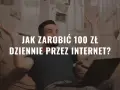 Mężczyzna rzuca pieniędzmi w powietrze, siedząc przy laptopie. Napis: "Jak zarobić 100 zł dziennie przez internet?".