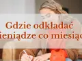 Kobieta planuje, gdzie trzymać pieniądze co miesiąc, obok niej skarbonka.