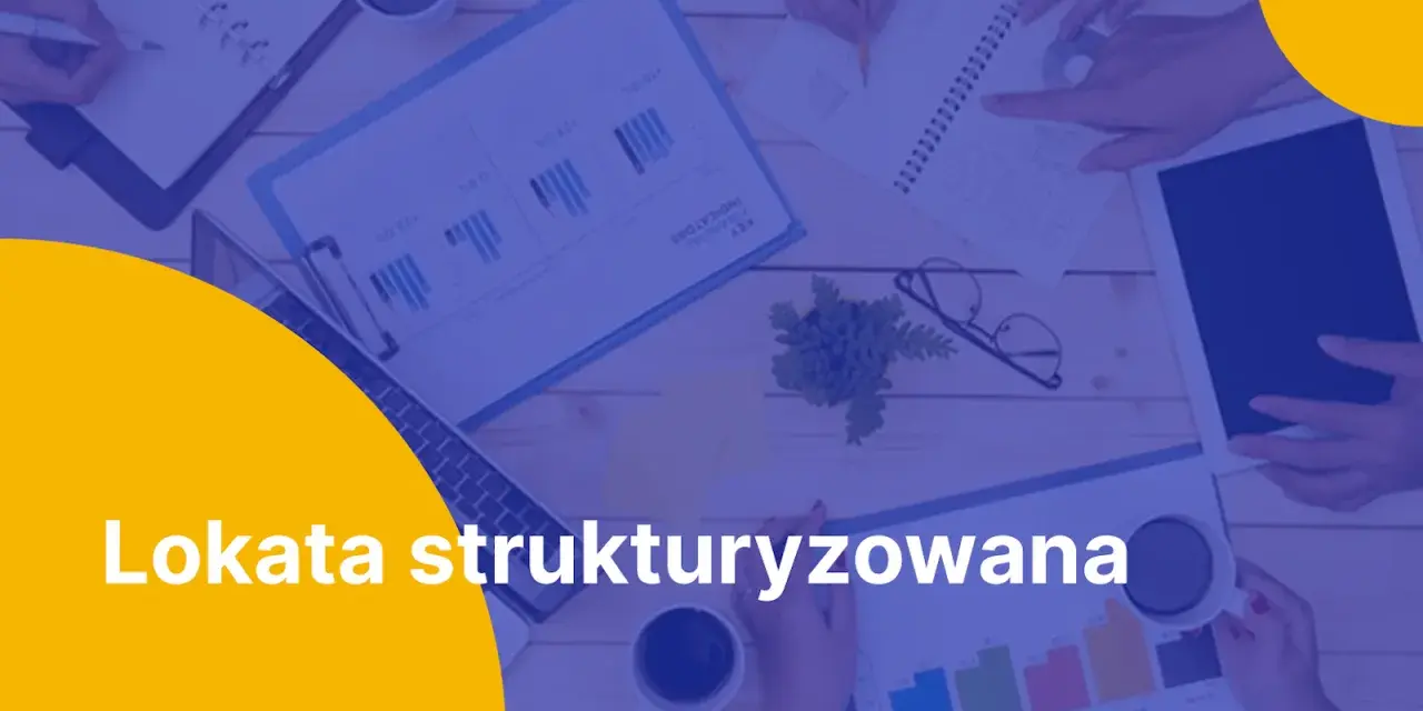 Zespół analizuje dane finansowe, planuje strategię inwestycyjną. Lokata strukturyzowana jako klucz do sukcesu.