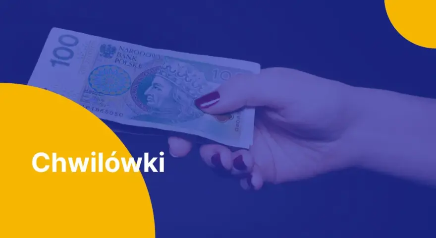 Dłoń trzyma banknot 100 zł. Chwilówki mogą być problemem, gdy vivus spłata 2 dni po terminie.