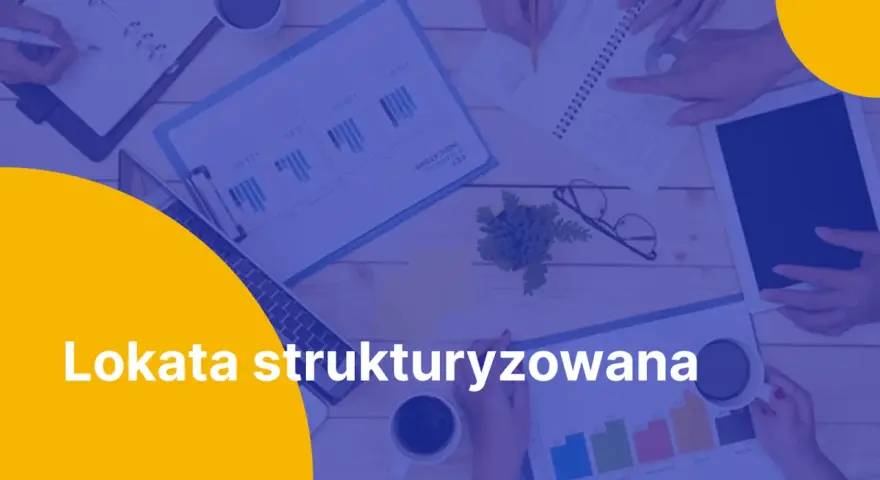 Zespół analizuje dane finansowe, planuje strategię inwestycyjną. Lokata strukturyzowana jako klucz do sukcesu.
